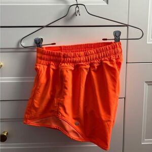 Lulu Lemon Low-Rise Hotty Hot Lined 4” - SIZE 6